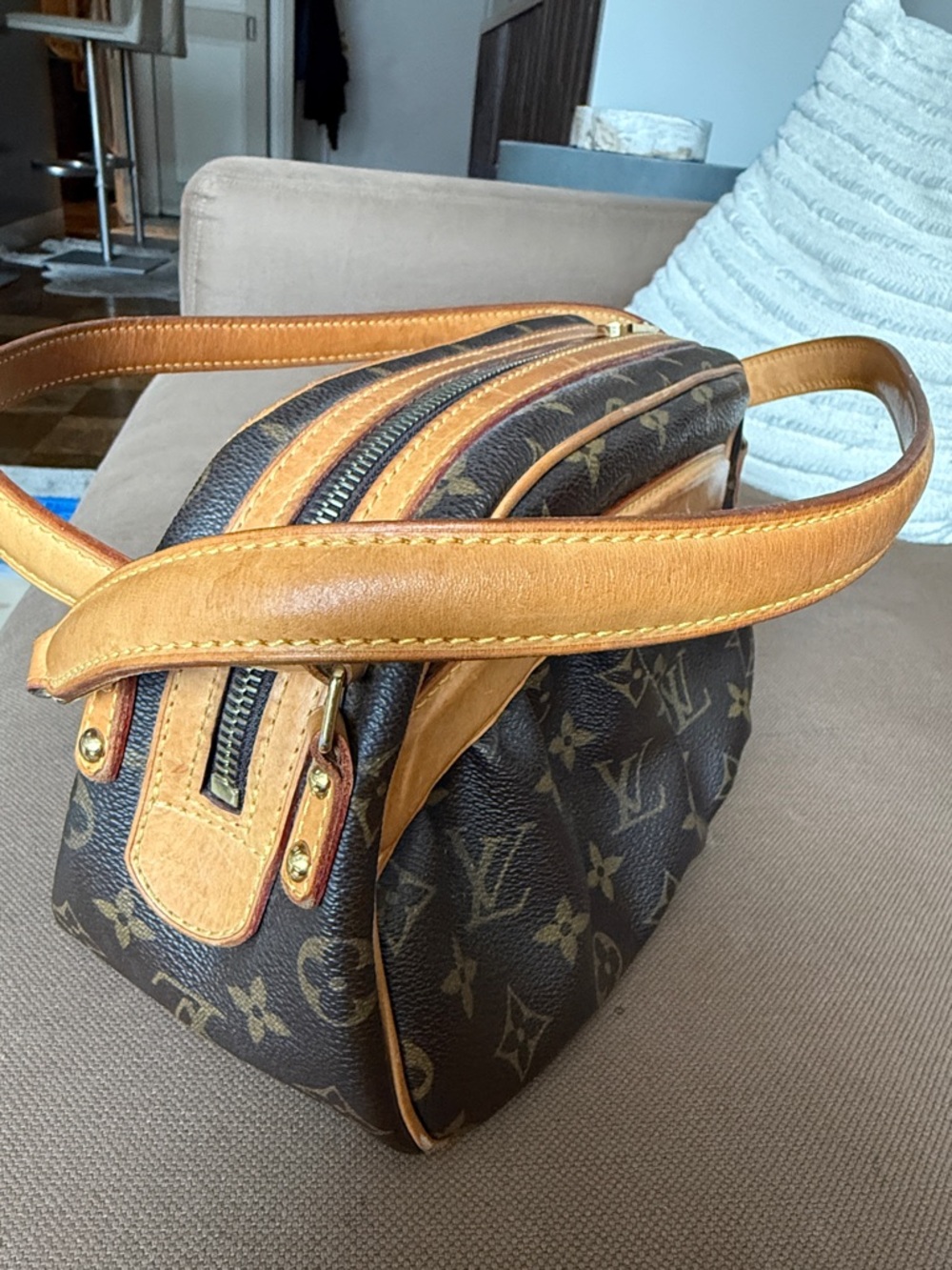 Louis Vuitton Monogram Canvas Shoulder Bag with Tan Trim - Picture 15 of 16
